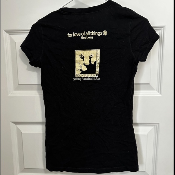 Mountain Lion (Cougar) Foundation v-neck t-shirt size small - Picture 2 of 2